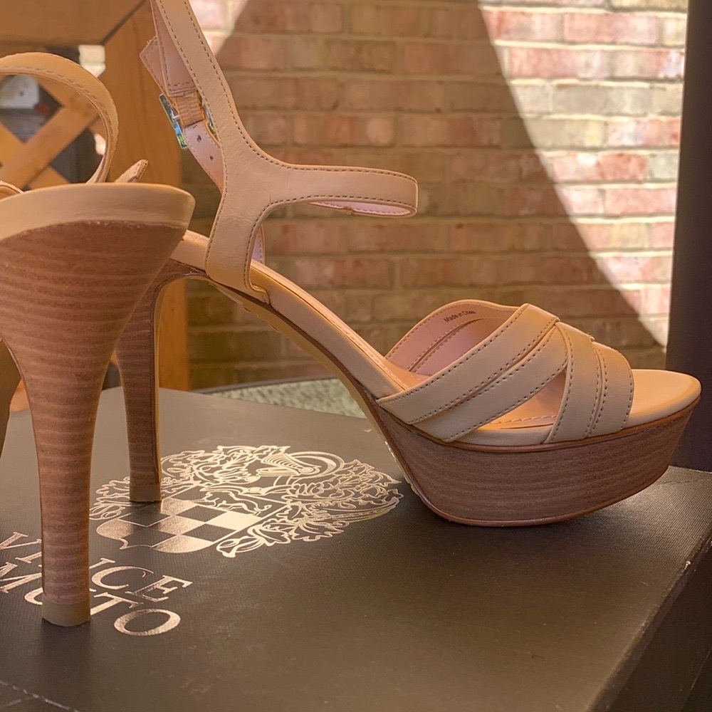 NWT Vince Camuto platform sandals